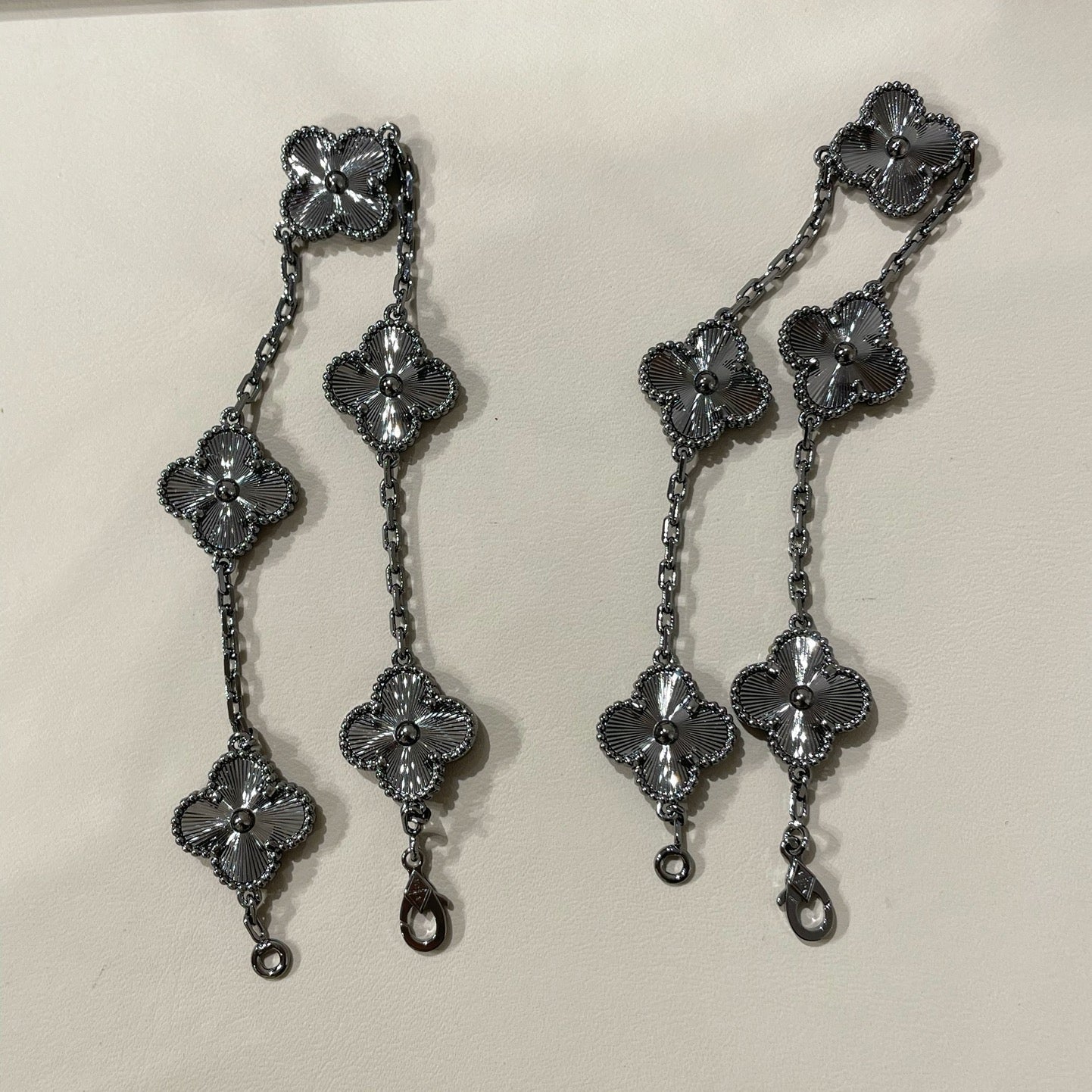 [Regal Gem]CLOVER 5 MOTIF BLACK BRACELET