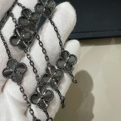 [Regal Gem]CLOVER 5 MOTIF BLACK BRACELET