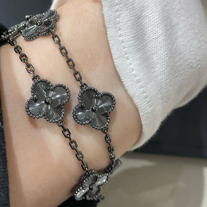 [Regal Gem]CLOVER 5 MOTIF BLACK BRACELET