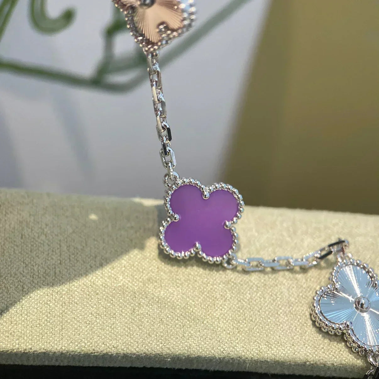 [Regal Gem] CLOVER 5 MOTIF VIOLET BRACELET COLLECTION