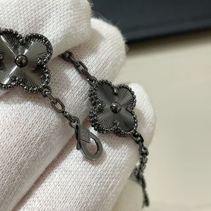 [Regal Gem]CLOVER 5 MOTIF BLACK BRACELET