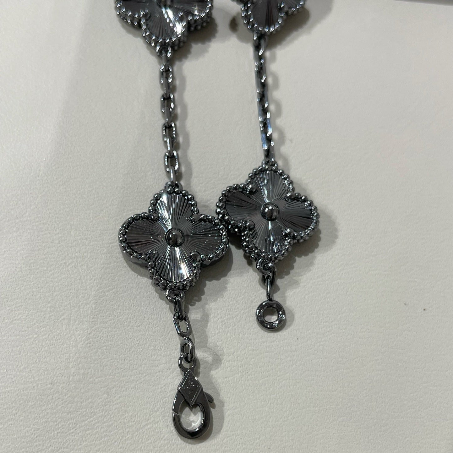 [Regal Gem]CLOVER 5 MOTIF BLACK BRACELET
