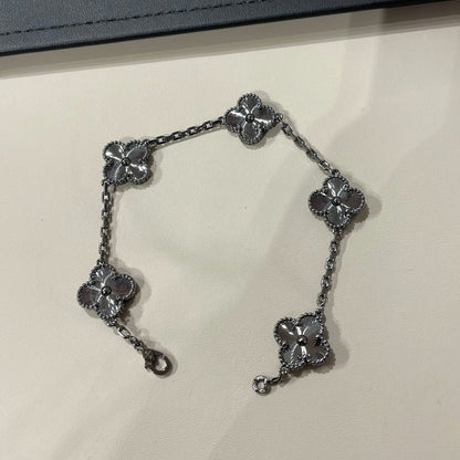 [Regal Gem]CLOVER 5 MOTIF BLACK BRACELET