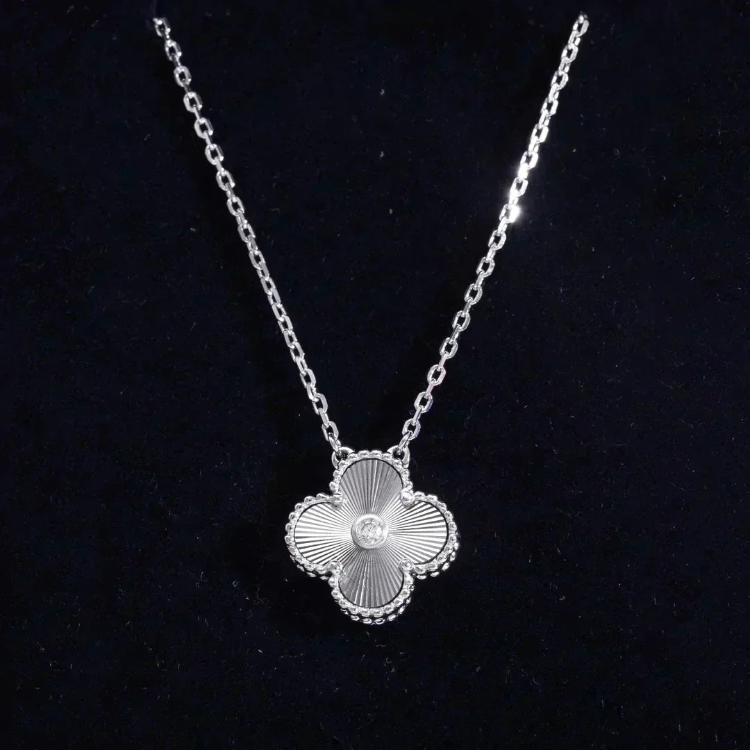 [Regal Gem]CLOVER  15MM DIAMOND LASER NECKLACE SILVER