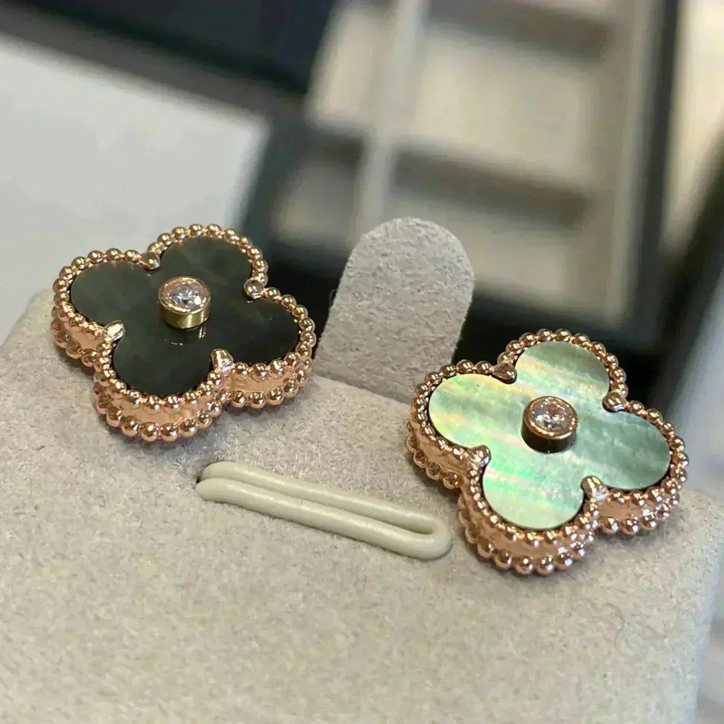 [Regal Gem]CLOVER MEDIUM 1 MOTIFS GRAY MOP  DIAMOND EARRINGS