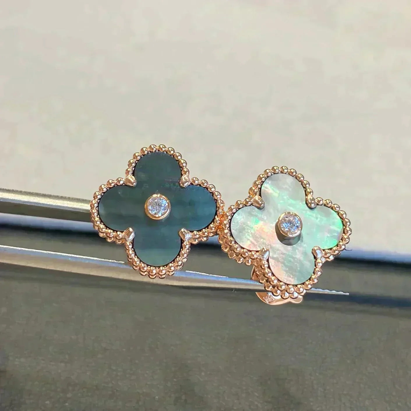 [Regal Gem]CLOVER MEDIUM 1 MOTIFS GRAY MOP  DIAMOND EARRINGS