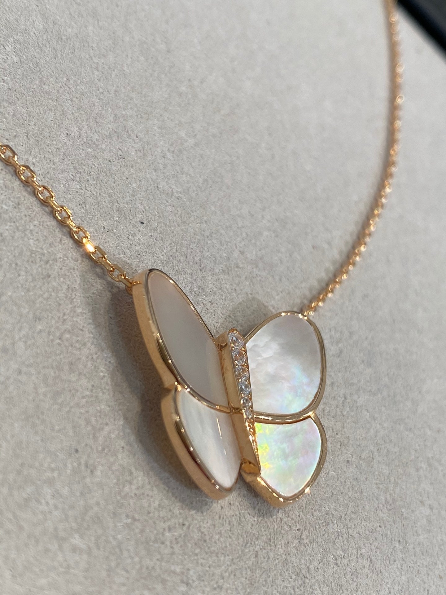 [Regal Gem]BUTTERFLY GOLD MOP DIAMOND NECKLACE