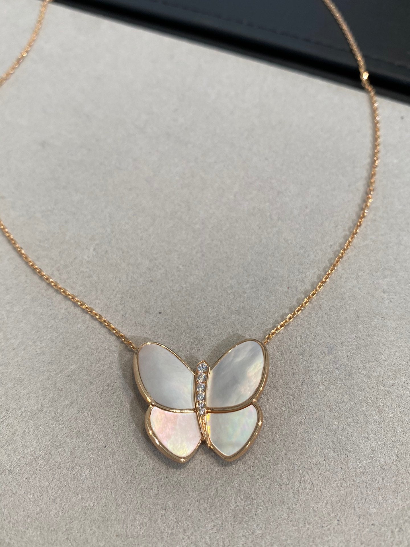 [Regal Gem]BUTTERFLY GOLD MOP DIAMOND NECKLACE