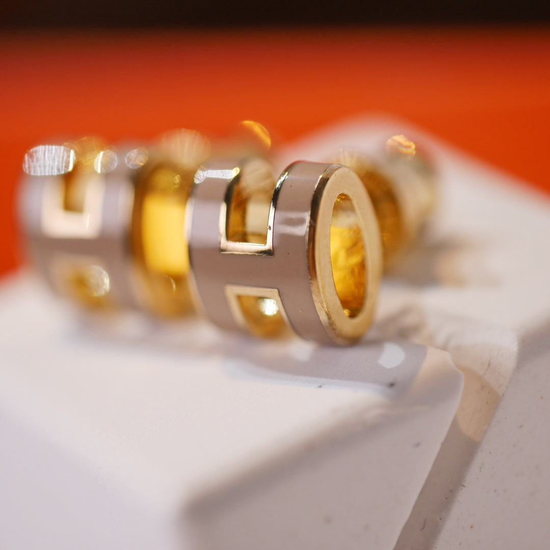 [Regal Gem]MINI POP H GOLD EARRINGS GREY