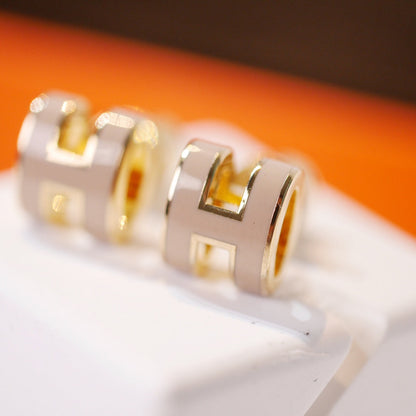 [Regal Gem]MINI POP H GOLD EARRINGS GREY