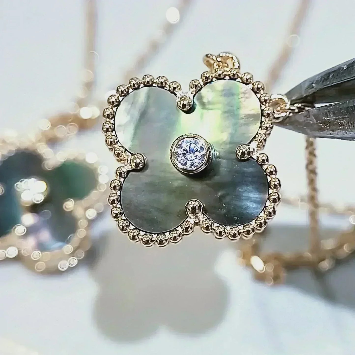 [Regal Gem]CLOVER 15MM DIAMOND AND MOTHER-OF-GREY NECKLACE
