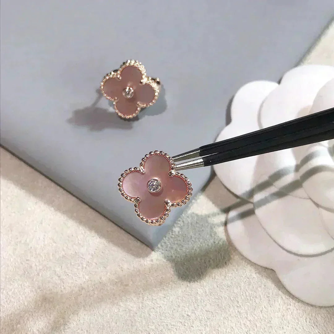 [Regal Gem]CLOVER MEDIUM 1 MOTIFS  PINK MOP DIAMOND EARRINGS