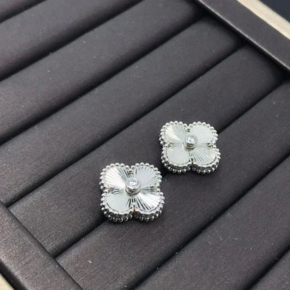 [Regal Gem]CLOVER MINI 9.5MM LASER EARRINGS