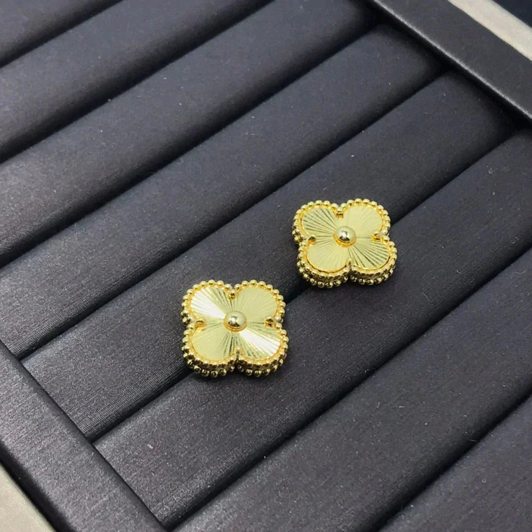 [Regal Gem]CLOVER MINI 9.5MM LASER EARRINGS