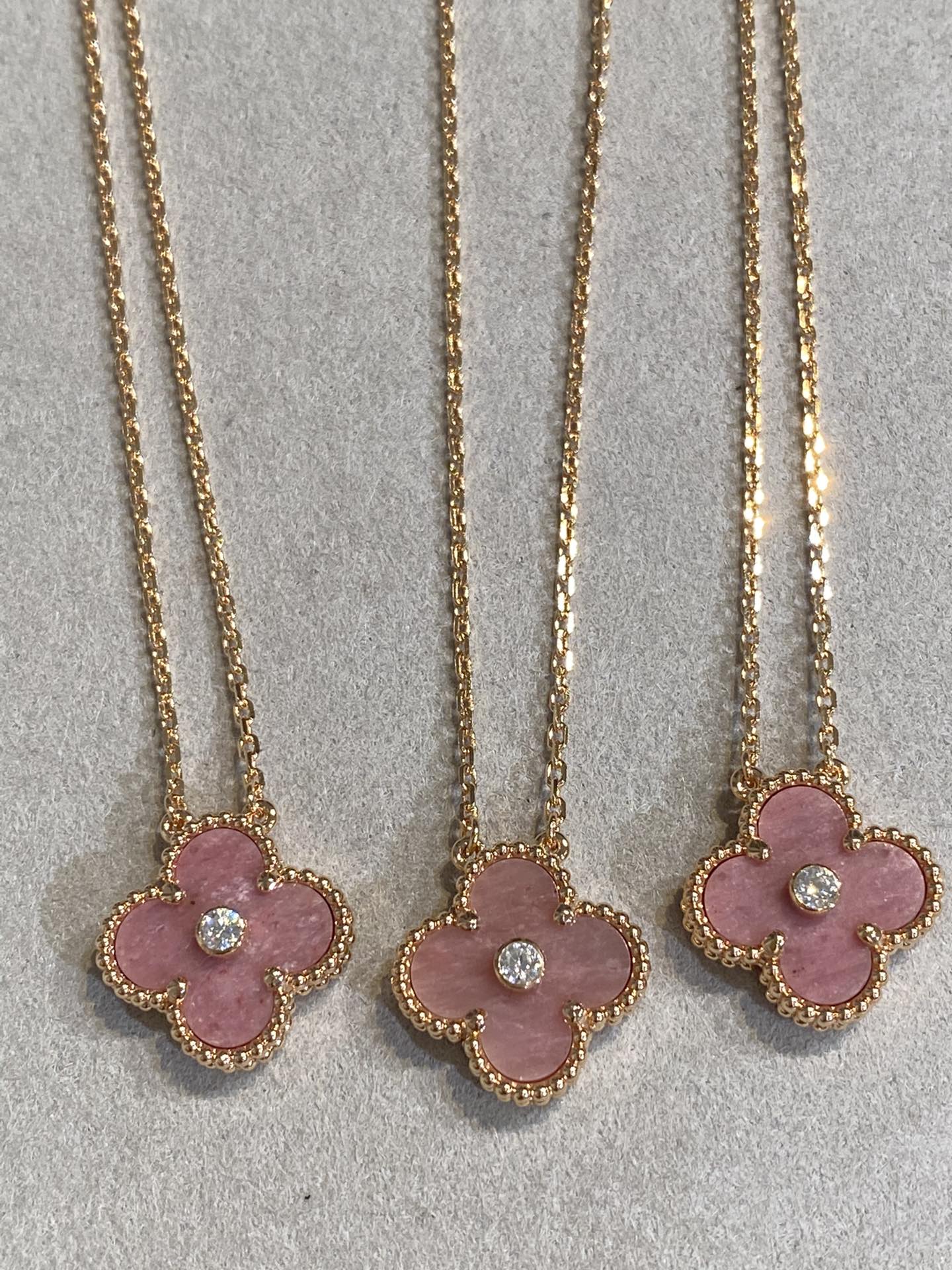 [Regal Gem]CLOVER 15MM DIAMOND RHODONITE NECKLACE