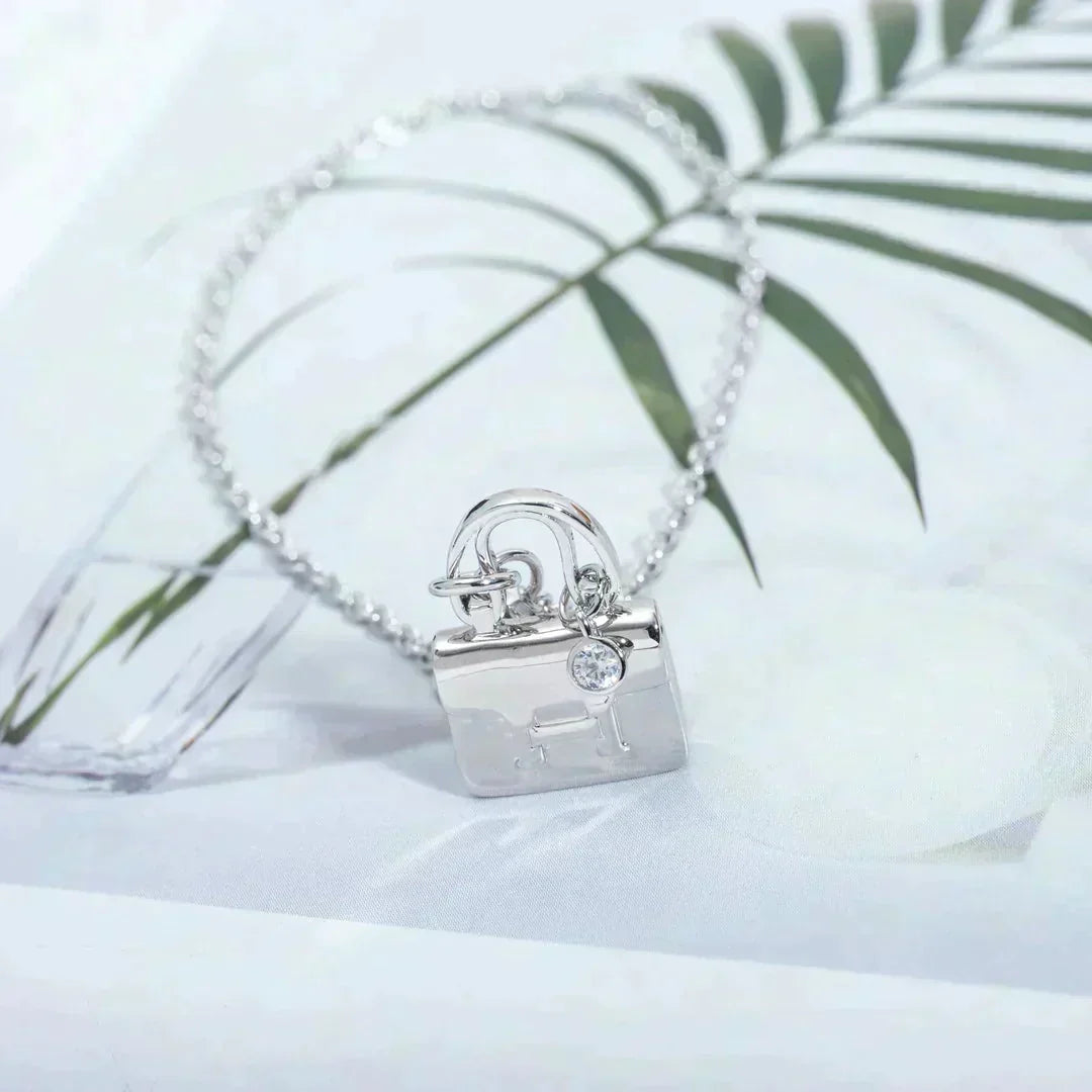 [Regal Gem]AMULETTE PEDANT SILVER NECKLACE