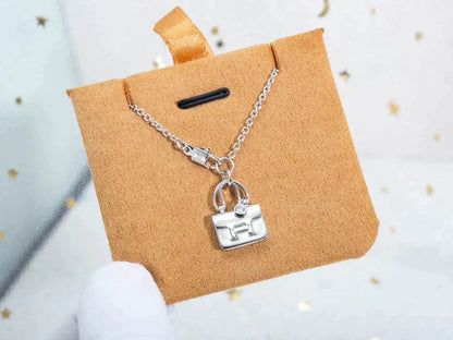 [Regal Gem]AMULETTE PEDANT SILVER NECKLACE