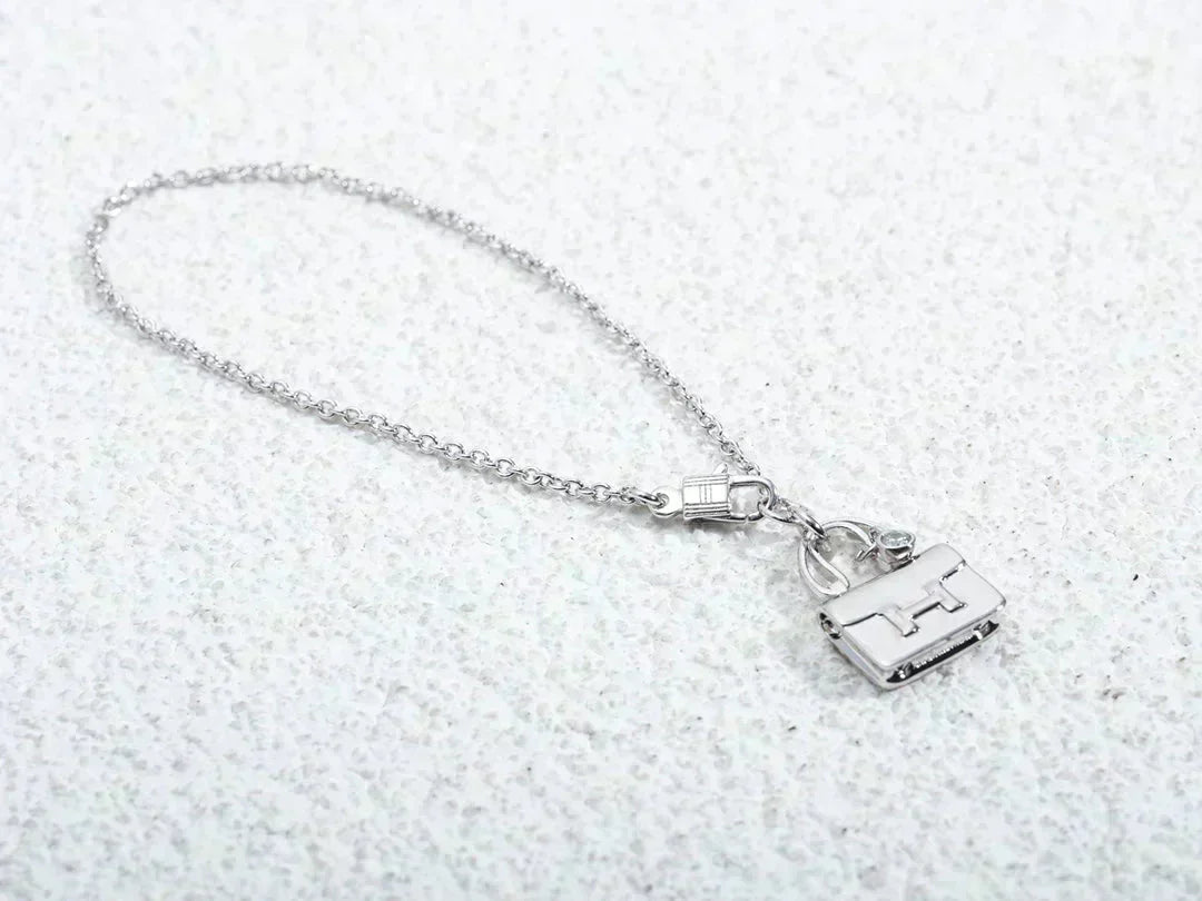 [Regal Gem]AMULETTE PEDANT SILVER NECKLACE