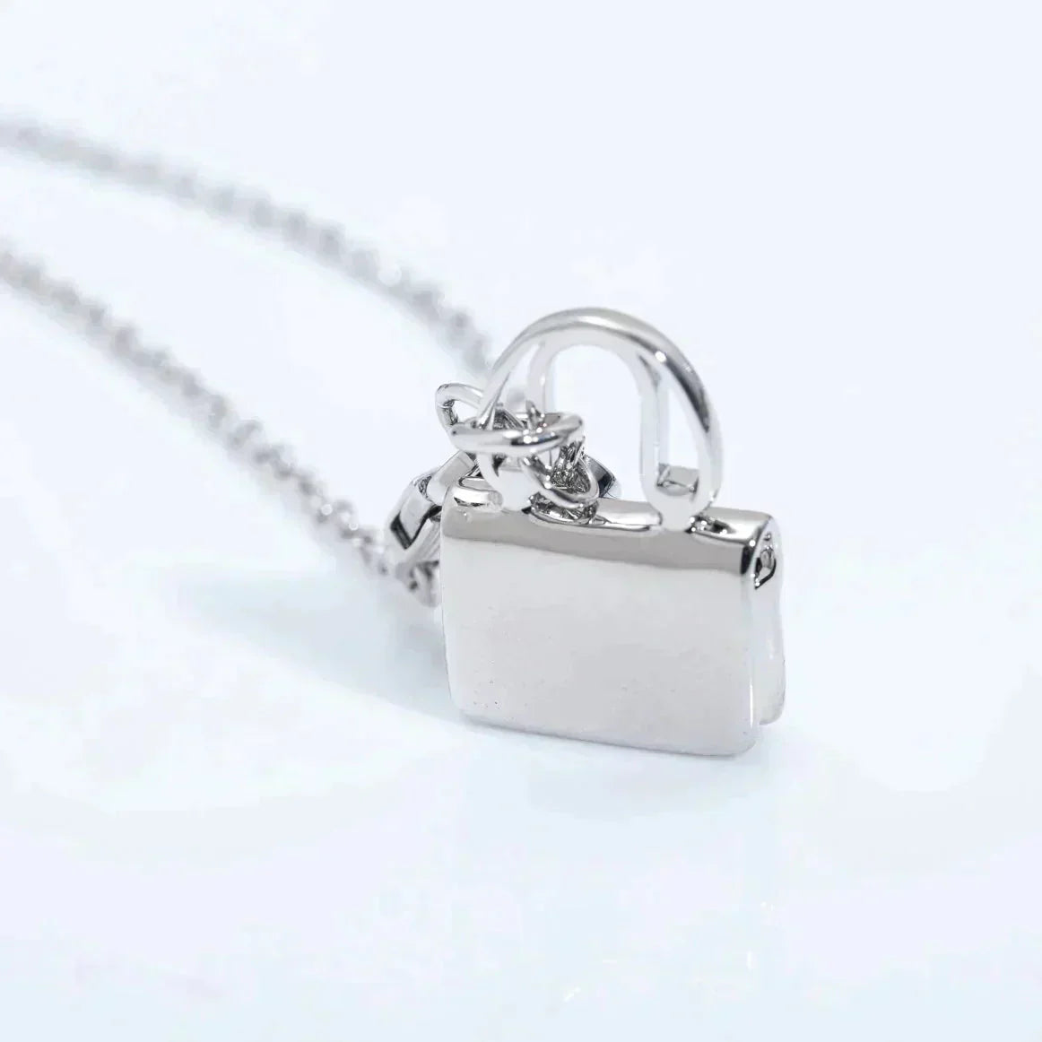 [Regal Gem]AMULETTE PEDANT SILVER NECKLACE