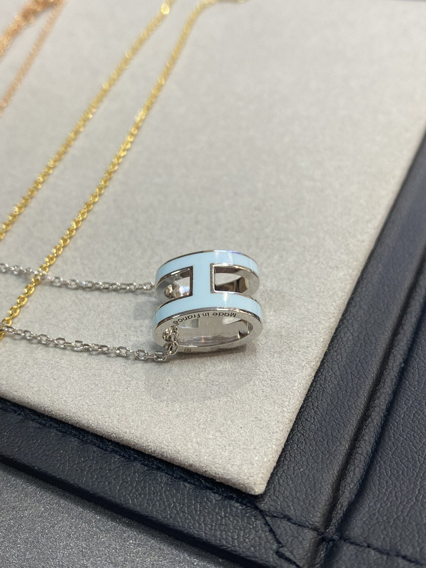 [Regal Gem]POP H LIGHT BLUE NECKLACE