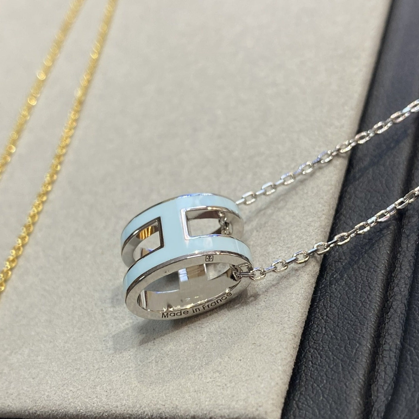 [Regal Gem]POP H LIGHT BLUE NECKLACE