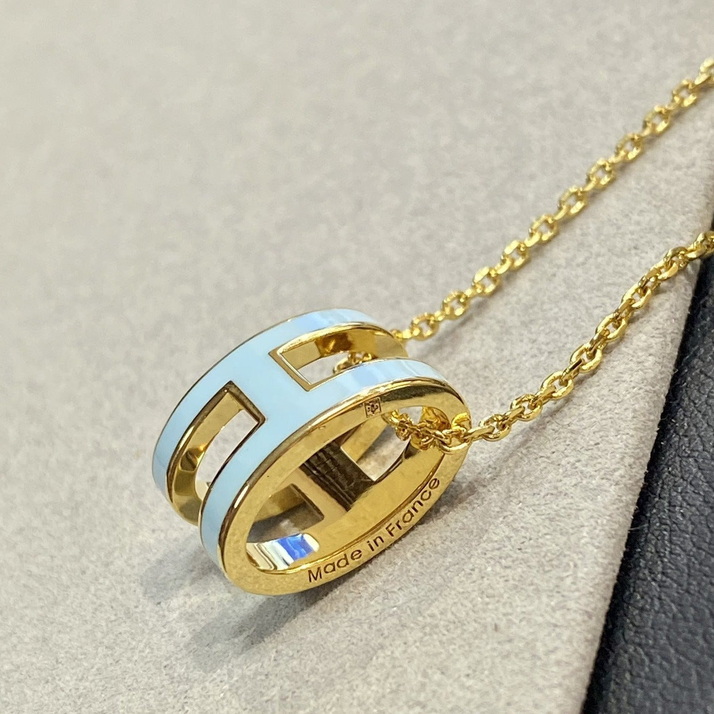 [Regal Gem]POP H LIGHT BLUE NECKLACE