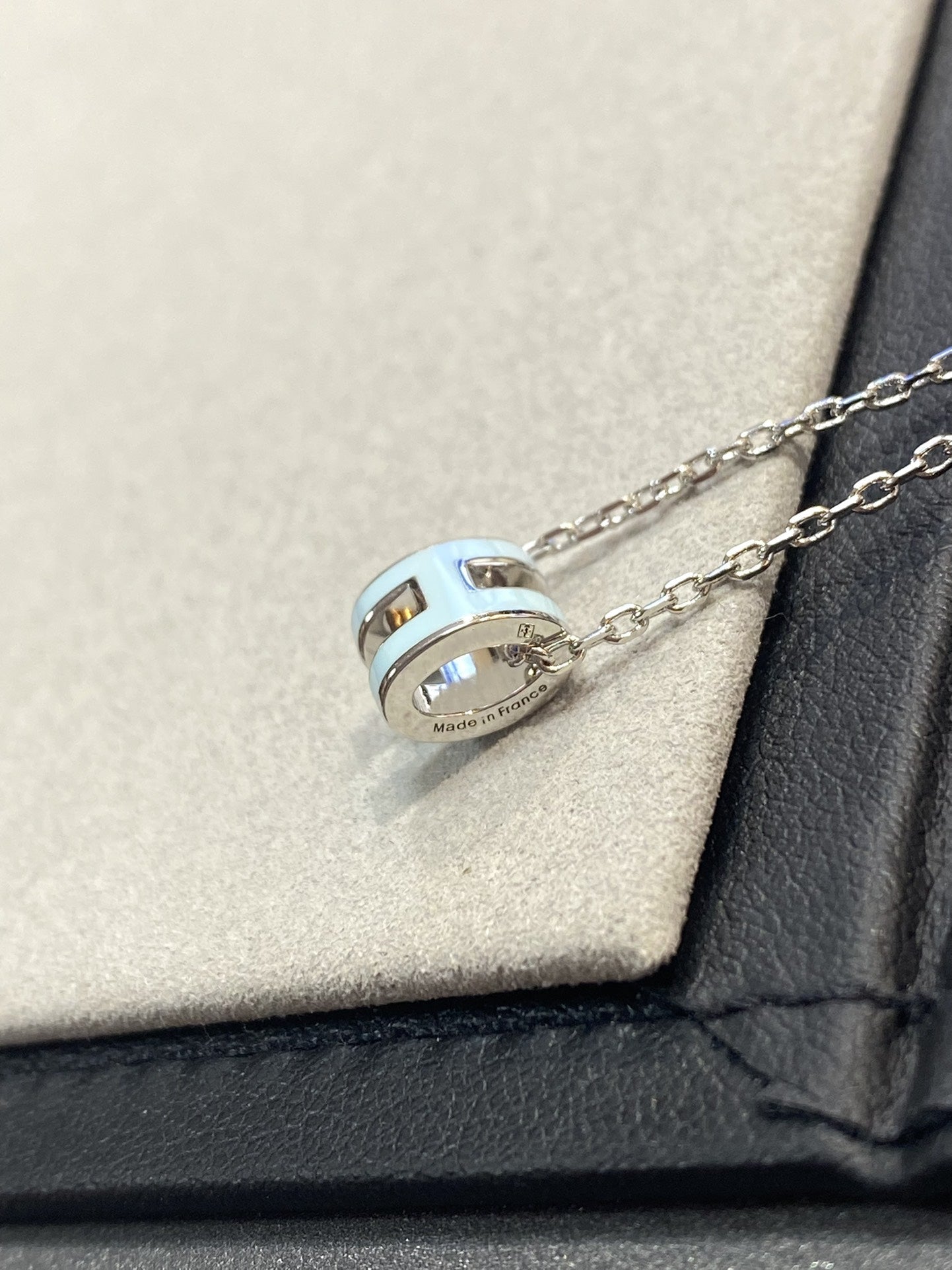 [Regal Gem]POP H LIGHT BLUE NECKLACE