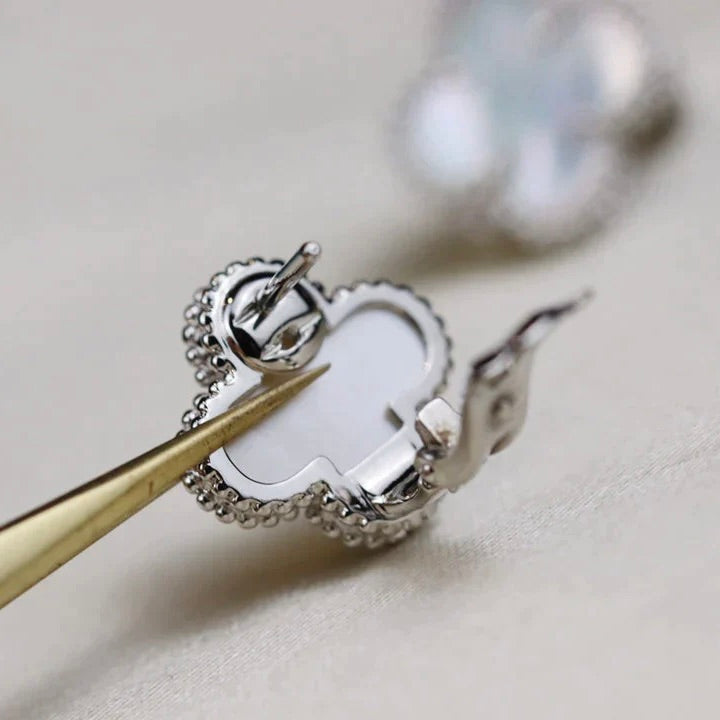 [Regal Gem]CLOVER MEDIUM 1 MOTIFS  WHITE MOP EARRINGS SILVER