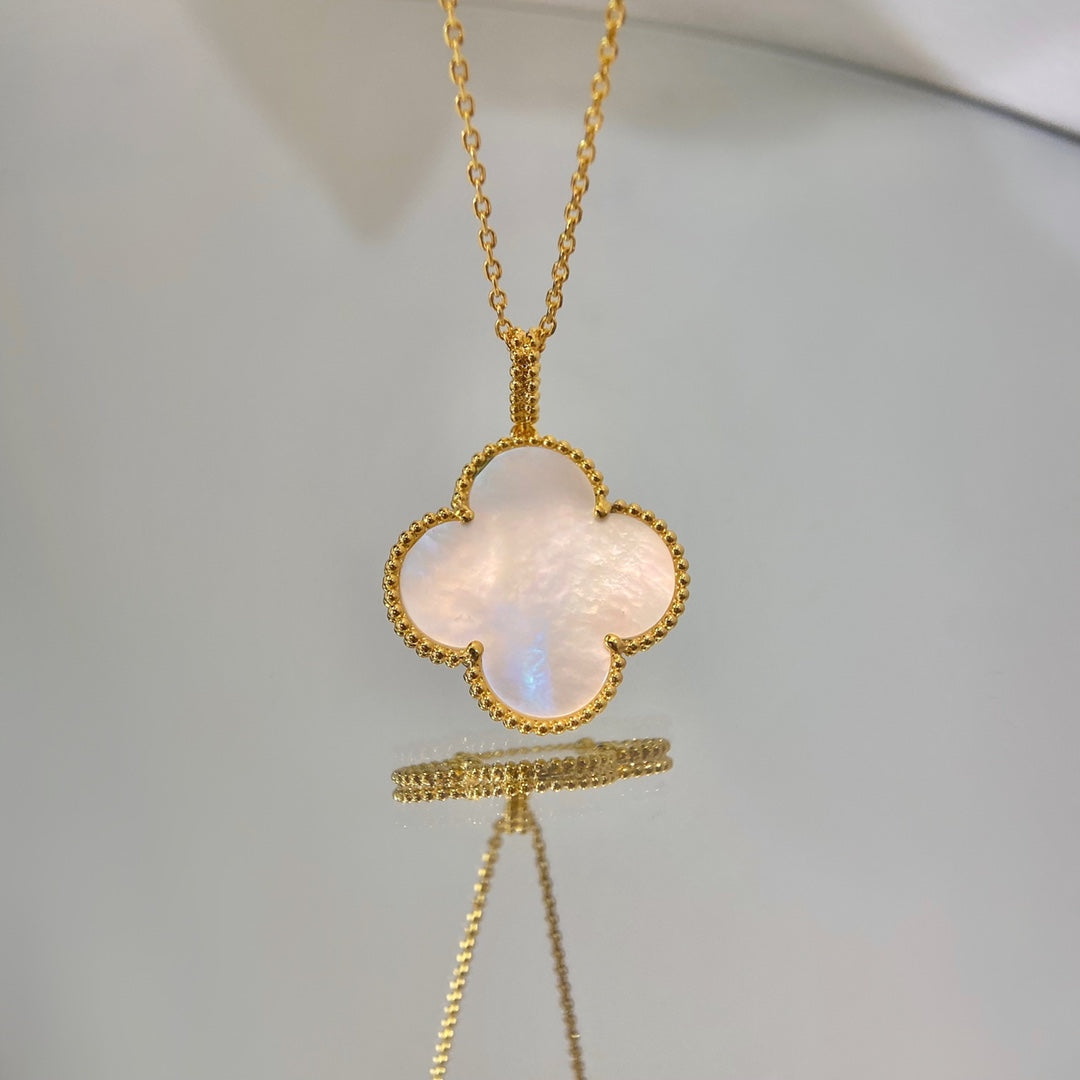 [Regal Gem]CLOVER 25MM MOP LARGE PENDANT NECKLACE