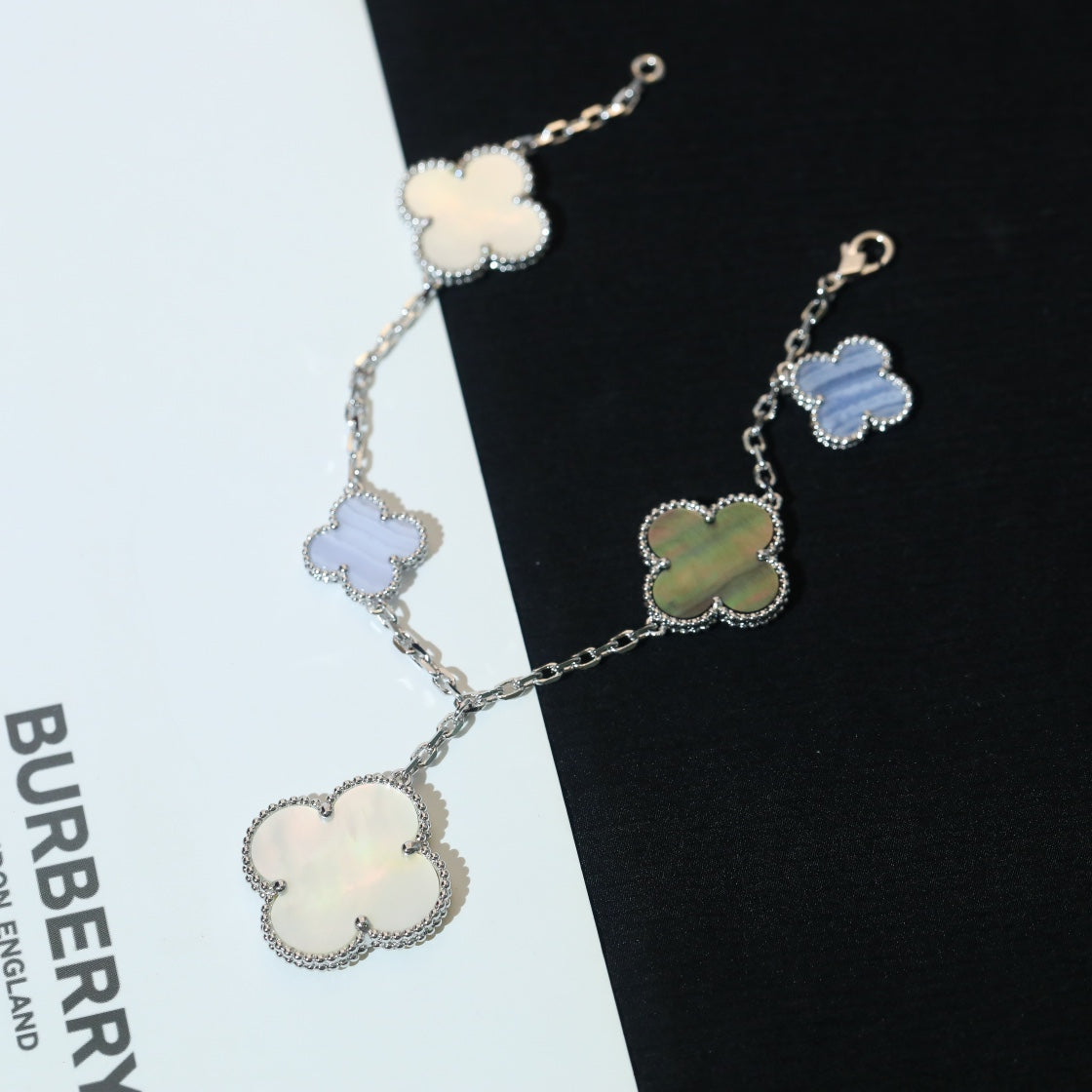 [Regal Gem]CLOVER BRACELET 5 MOTIFS MOP CHALCEDONY SILVER