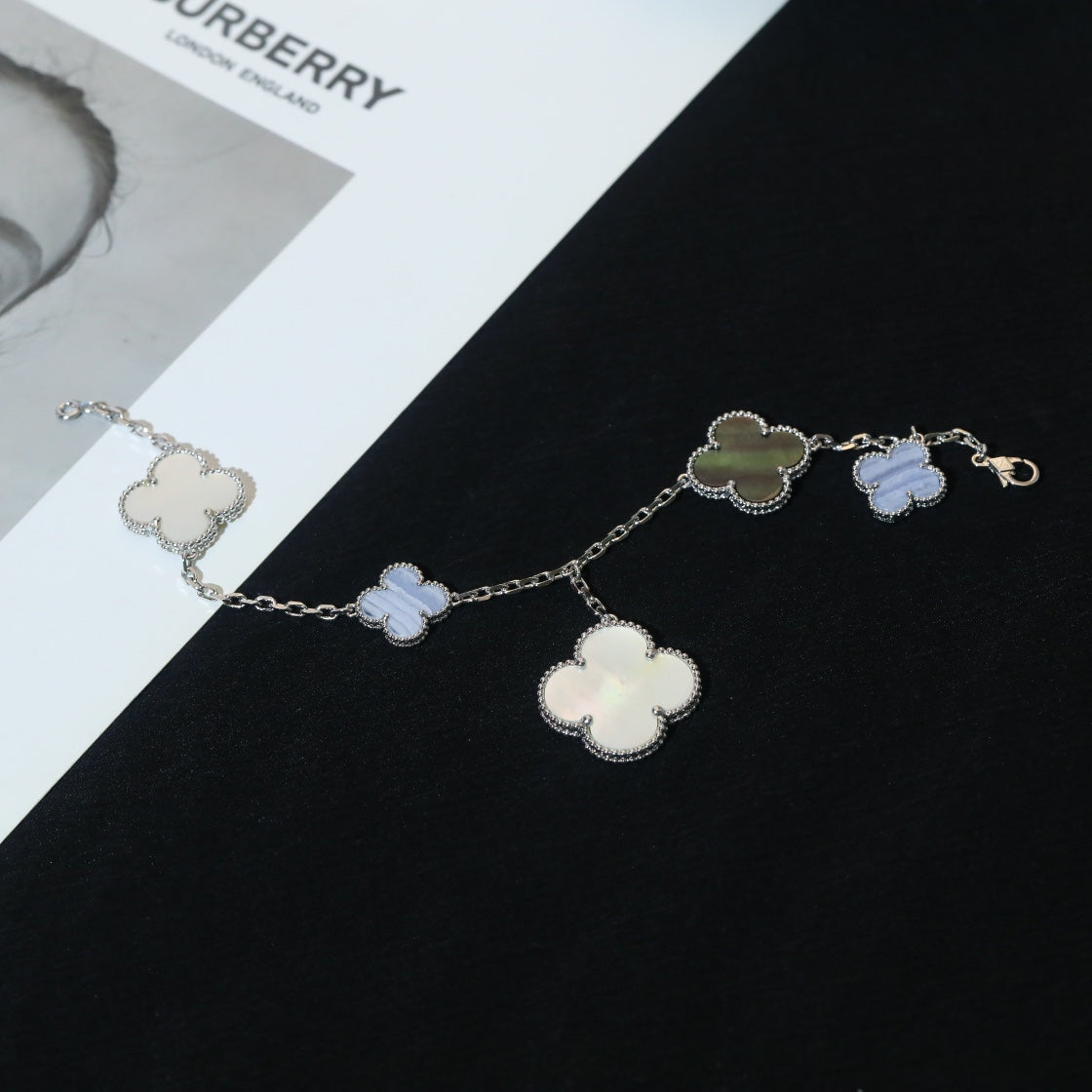 [Regal Gem]CLOVER BRACELET 5 MOTIFS MOP CHALCEDONY SILVER