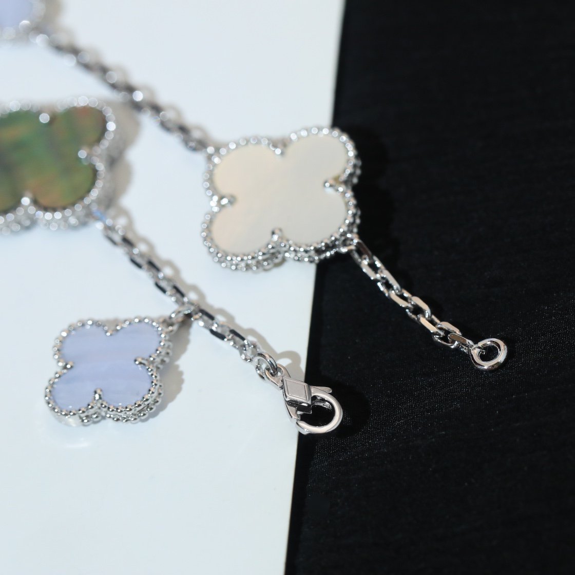 [Regal Gem]CLOVER BRACELET 5 MOTIFS MOP CHALCEDONY SILVER
