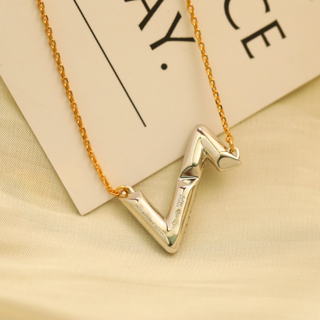 [Regal Gem]VOLT SILVER DIAMOND PEDANT NECKLACE