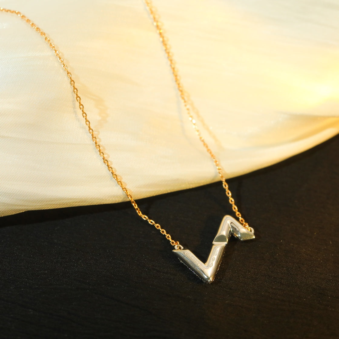 [Regal Gem]VOLT SILVER DIAMOND PEDANT NECKLACE