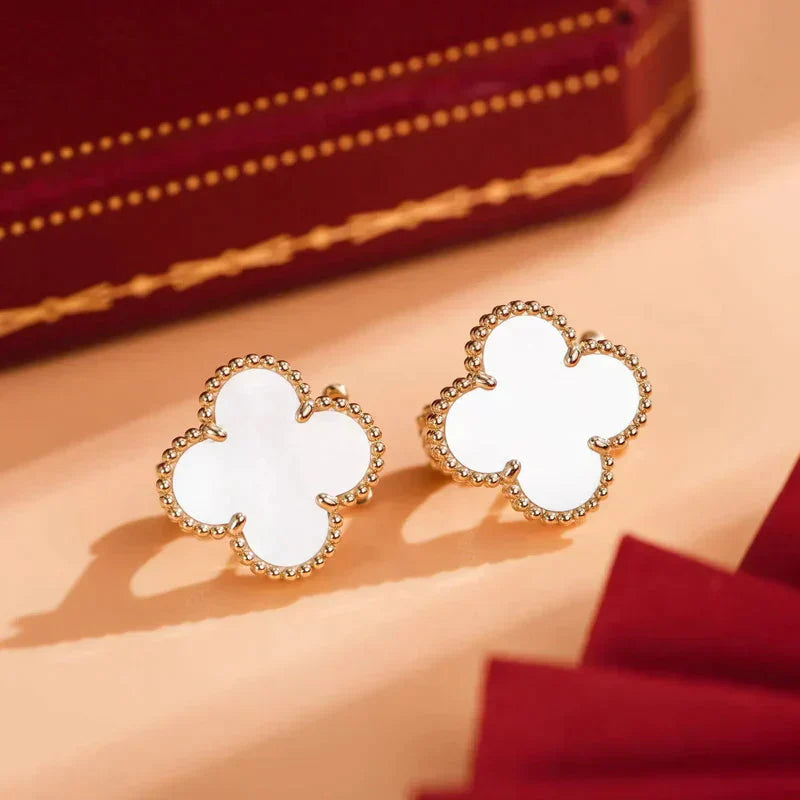 [Regal Gem]CLOVER MEDIUM 1 MOTIFS  WHITE MOP STUD EARRINGS