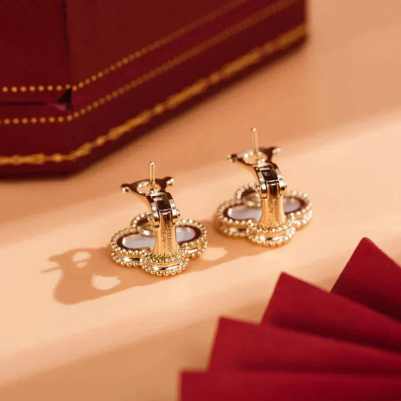 [Regal Gem]CLOVER MEDIUM 1 MOTIFS  WHITE MOP STUD EARRINGS