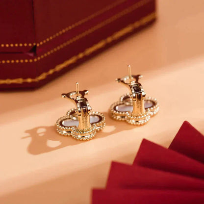 [Regal Gem]CLOVER MEDIUM 1 MOTIFS  WHITE MOP STUD EARRINGS