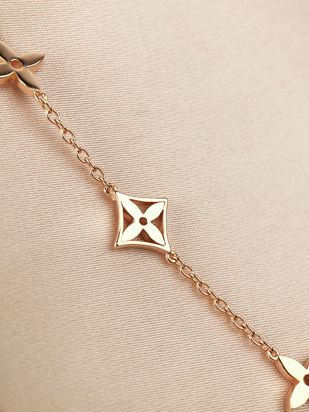 [Regal Gem]STAR AND SUN 7 MOTIFS GOLD BRACELET