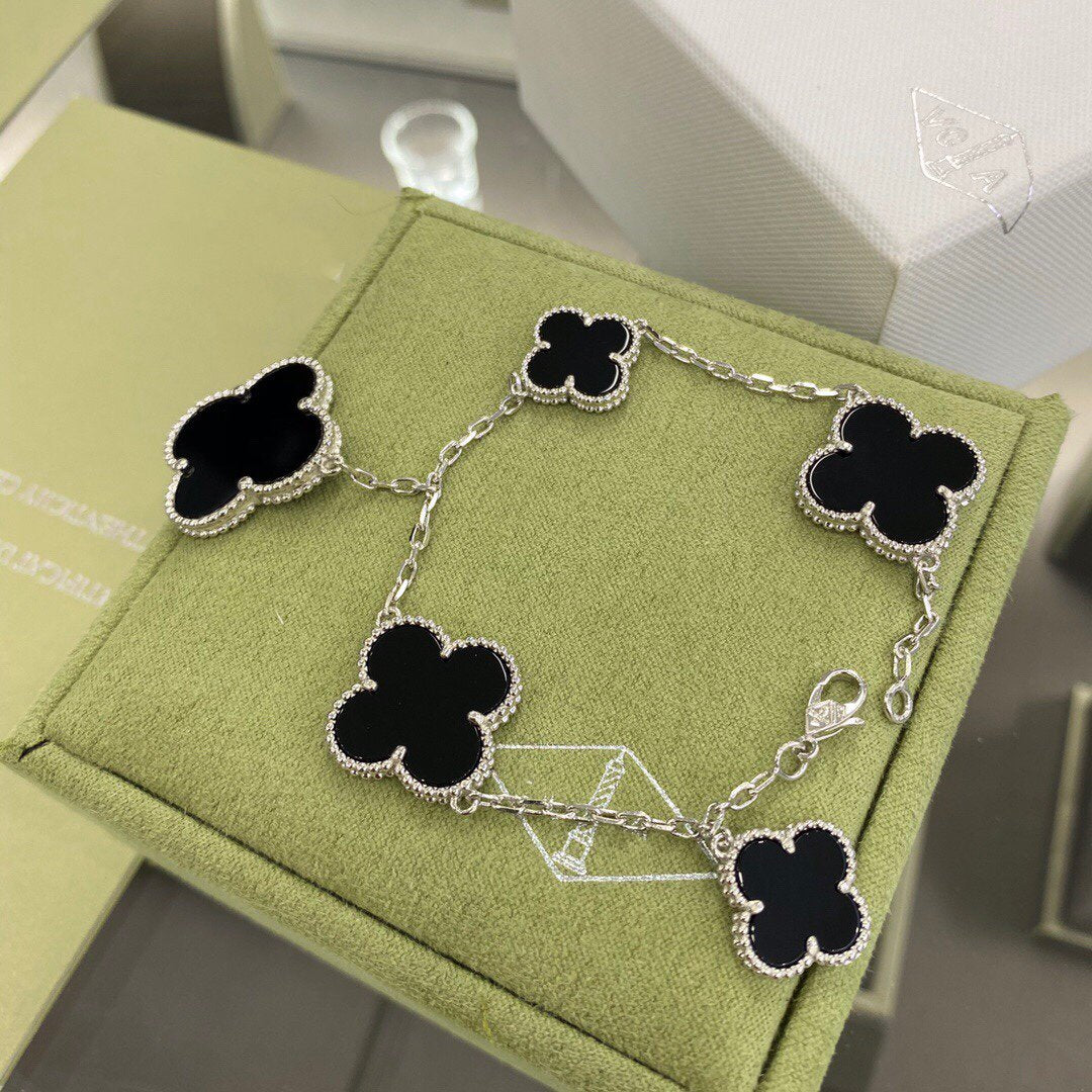 [Regal Gem]CLOVER 5 MOTIFS SIVLER ONYX BRACELET