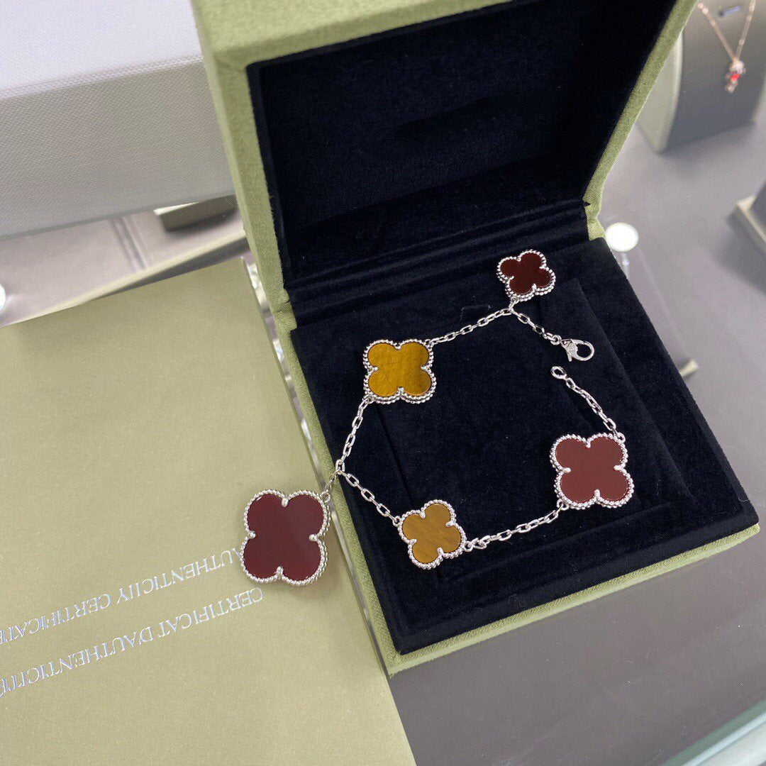 [Regal Gem]CLOVER 5 MOTIFS SIVLER CARNELIAN TIGER EYE BRACELET
