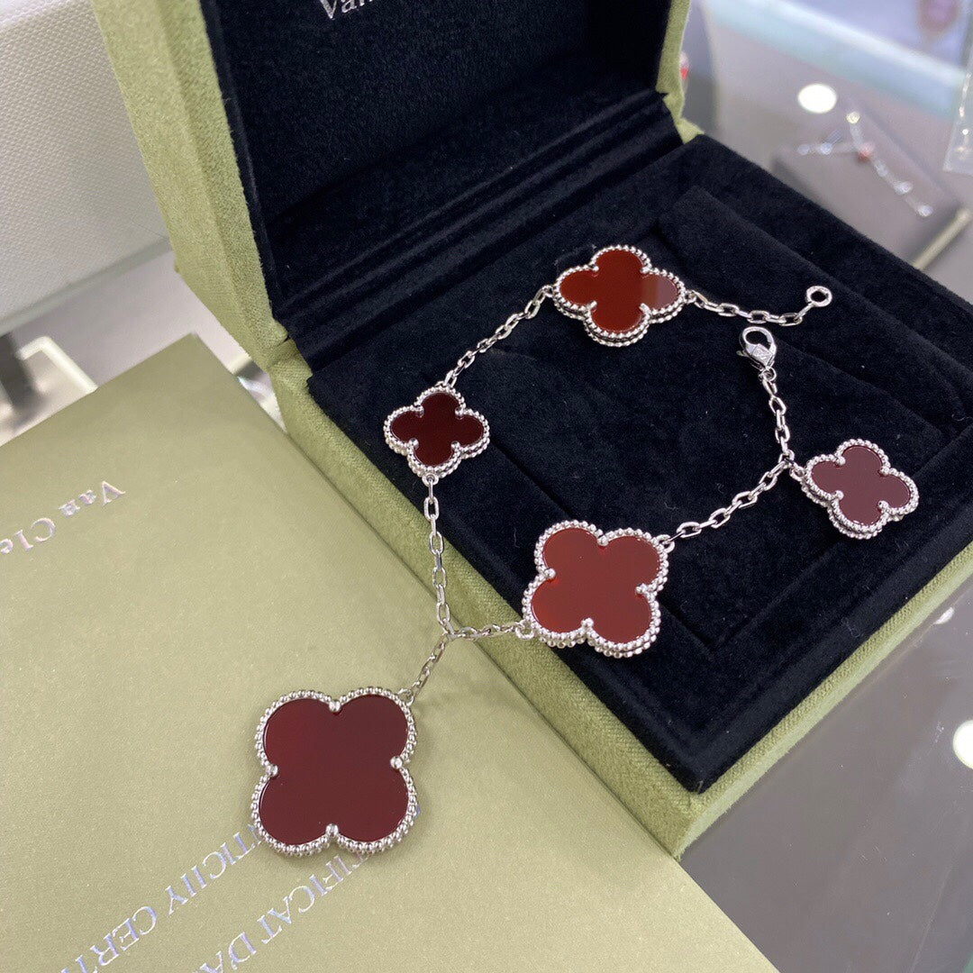 [Regal Gem]CLOVER 5 MOTIFS SIVLER CARNELIAN BRACELET