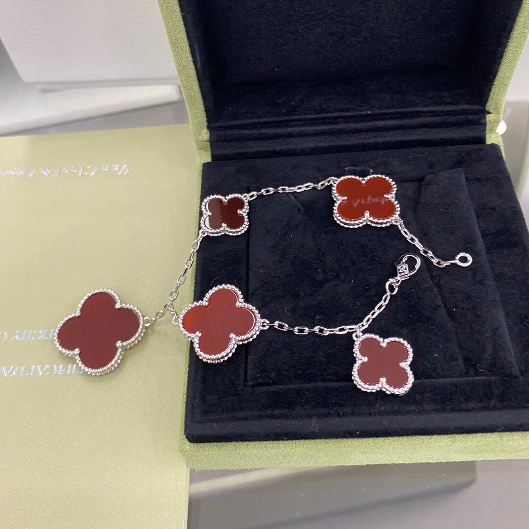 [Regal Gem]CLOVER 5 MOTIFS SIVLER CARNELIAN BRACELET
