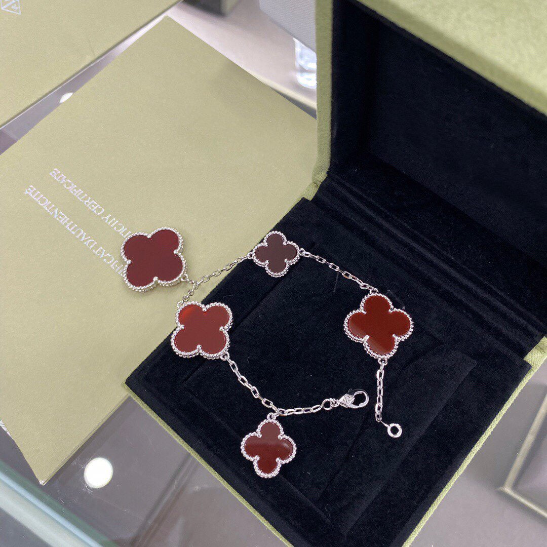 [Regal Gem]CLOVER 5 MOTIFS SIVLER CARNELIAN BRACELET