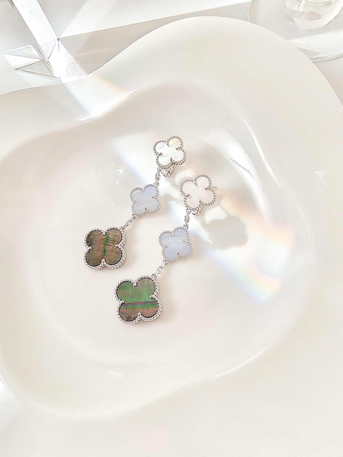 [Regal Gem]CLOVER 3 MOTIFS CHALCEDONY DARK MOP SILVER EARRINGS