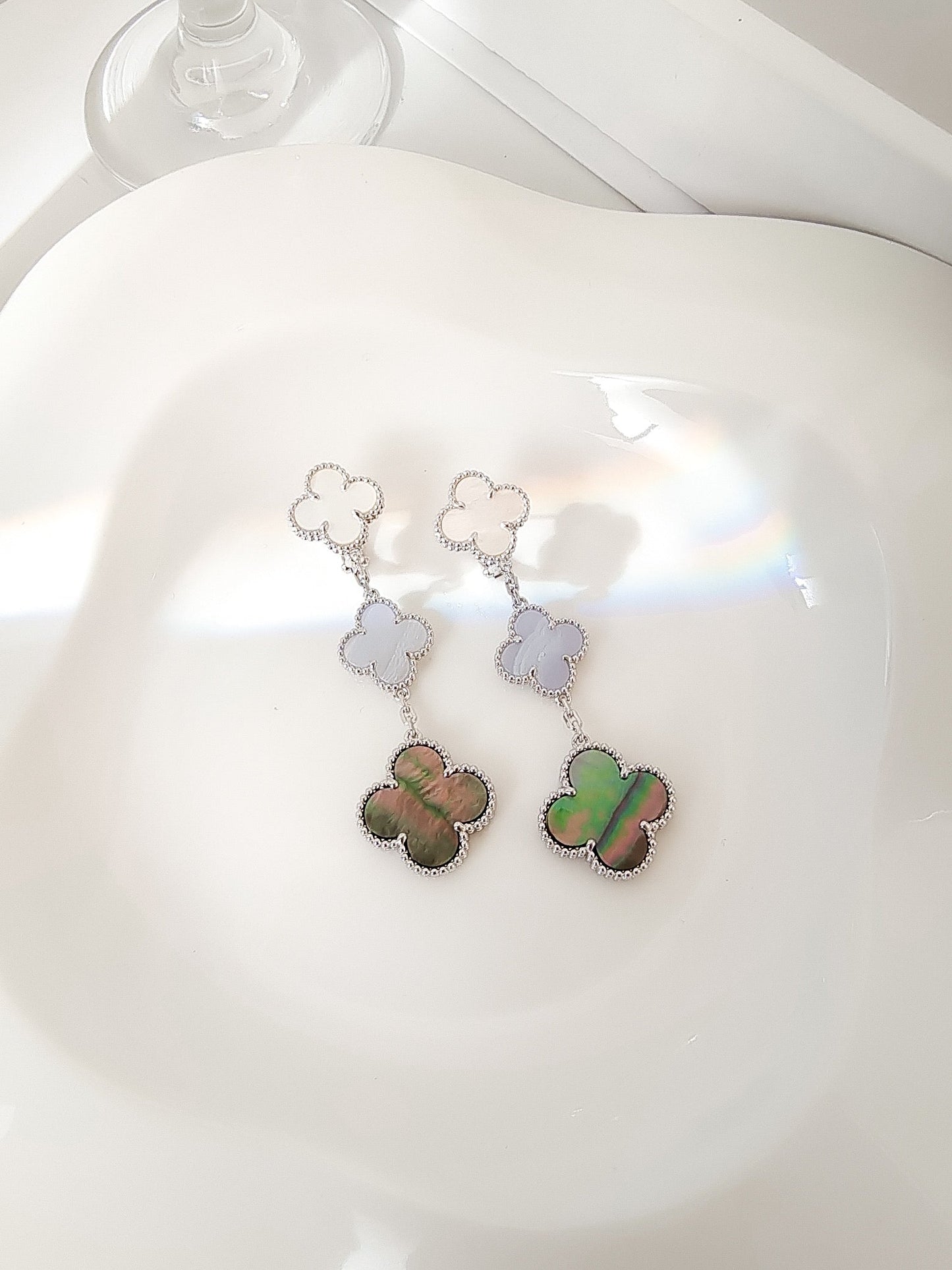 [Regal Gem]CLOVER 3 MOTIFS CHALCEDONY DARK MOP SILVER EARRINGS