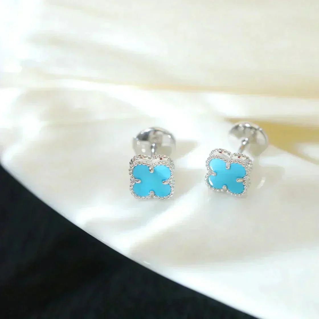 [Regal Gem]CLOVER MINI 9.5MM ONYX STUD EARRINGS SILVER