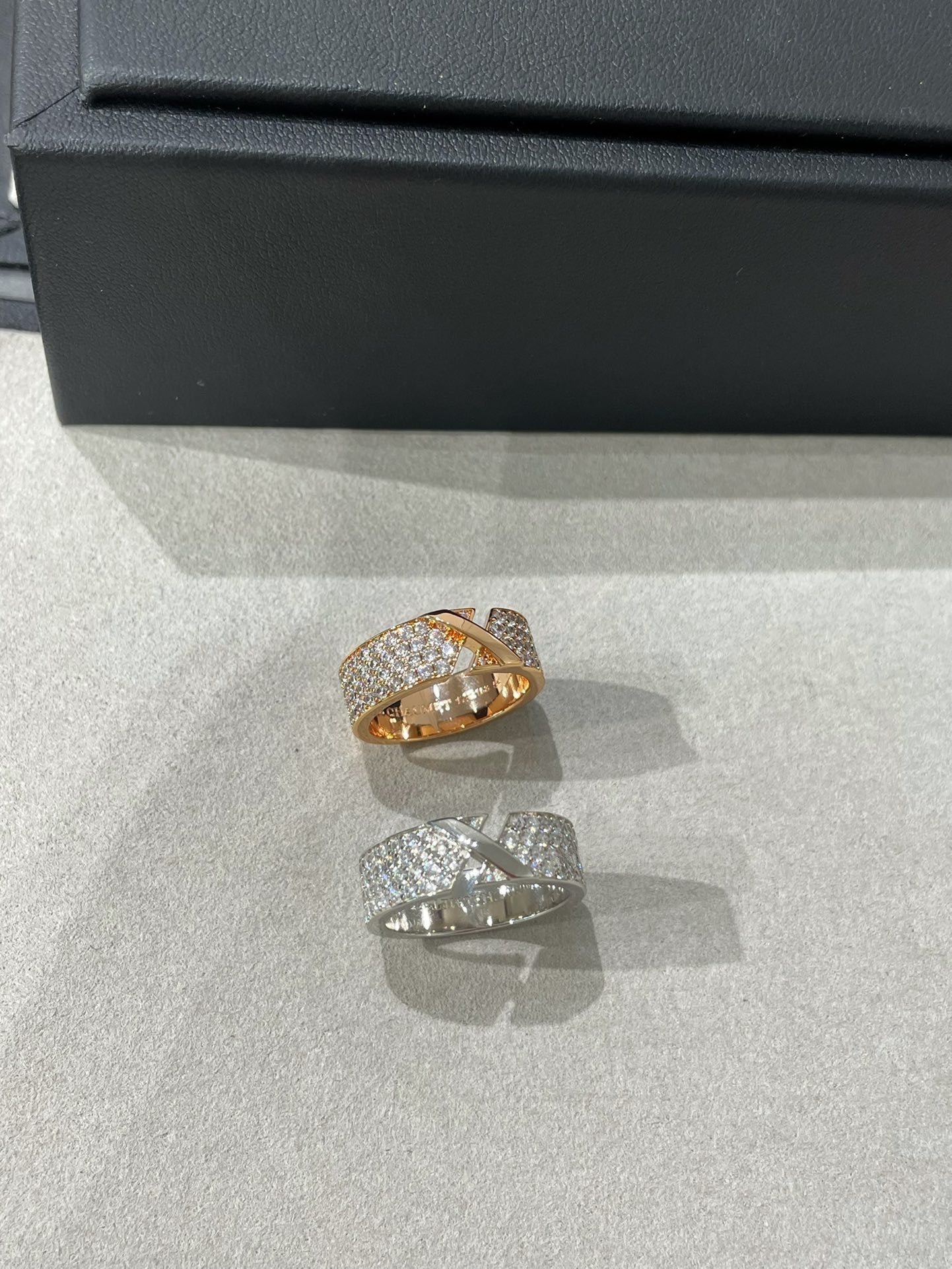 [Regal Gem]LIENS EVIDENCE  DIAMOND PAVED RING