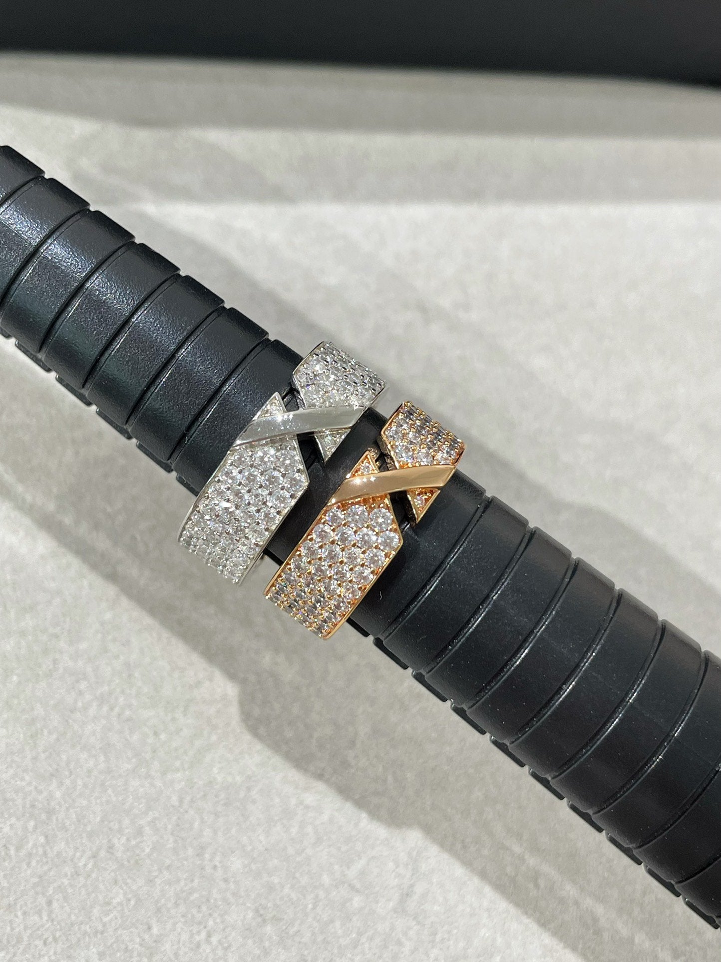 [Regal Gem]LIENS EVIDENCE  DIAMOND PAVED RING