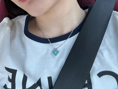 [Regal Gem]CLOVER 1 DIAMOND LIGHT BLUE SILVER NECKLACE