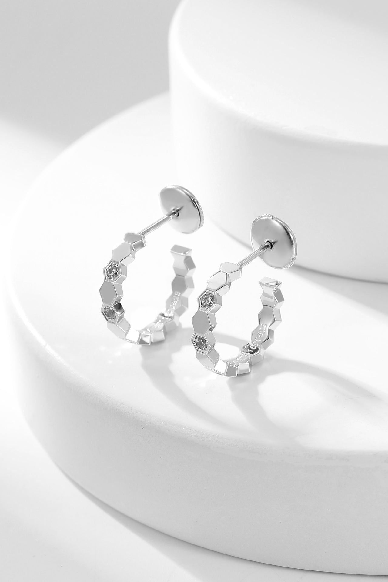 [Regal Gem]BEE LOVE DIAMOND HOOP EARRINGS